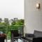 Spring Hill 2BR with Pool and Balcony Views