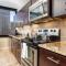 Modern Chic HEART OF PITTSBURGH 24-7 GYM LOUNGE ROKU