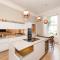 JOIVY Ultra Luxe Home near Princes Street - Edinburgh