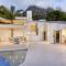 Two Views Villa - 8 Bedrooms, Camps Bay, Ocean Views, Pools - Cape Town