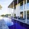 Apollo, Opulent Bay View