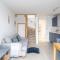 Stunning little house, 2 mins from Lyme Regis beach with a sea view to die for. Sleeps 2, free parking, small dog welcome. - 莱姆里吉斯