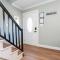 Sojourn Spacious Family Retreat with Fenced Backyard - 诺福克
