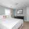 Sojourn Spacious Family Retreat with Fenced Backyard - 诺福克