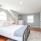 Sojourn Spacious Family Retreat with Fenced Backyard - 诺福克