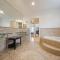 Comfy Ben Lomond Place with foosball table - غليندال
