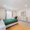 Comfy Ben Lomond Place with foosball table - غليندال