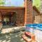 Dancing Bear - Cherry Log GA - Dog Friendly Cabin - Mountain Views, Hot Tub, Wood-Burning Fireplace - 15 Minutes to Downtown Blu - بلو ريدج