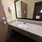 Super 8 by Wyndham Lincoln