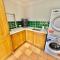 Stunning 7 Bedroom Escape Near New Forest and Beach - Large Garden - Serene Setting - Sleeps 14 - Sway