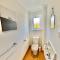 Stunning 7 Bedroom Escape Near New Forest and Beach - Large Garden - Serene Setting - Sleeps 14 - Sway