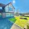 Stunning 7 Bedroom Escape Near New Forest and Beach - Large Garden - Serene Setting - Sleeps 14 - Sway