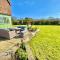 Stunning 7 Bedroom Escape Near New Forest and Beach - Large Garden - Serene Setting - Sleeps 14 - Sway