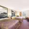 Super 8 by Wyndham Iola KS