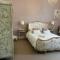 Lovely 1 bed flat in Victorian house 300m seafront