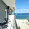 BLACK & WHITE SeaSide House Kalamia