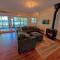 91WR Lake vibes and views at this waterfront home in the White Mountains - 伯利恒