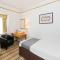 OYO Stade Court Hotel