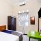 SUPER OYO 2209 Solo Point Guest House Syariah - 梭罗