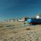 Beautiful Immaculate Aldeburgh cottage, sunny outdoor space, free parking - easy walk to beach & town