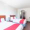OYO Townhouse Clute Lake Jackson
