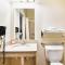 OYO Townhouse Clute Lake Jackson