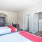 OYO Townhouse Clute Lake Jackson