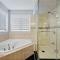 Amazing Spacious house in Center of Richmond hill - 列治文山