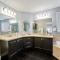 Amazing Spacious house in Center of Richmond hill - 列治文山