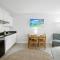 Beach Front 2 Bed Condo - Pool & Tiki Bar - Форт-Лодердейл