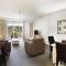 Oaks Gateway Suites