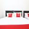 Super OYO 89678 Ady Hotel
