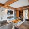 Stylish Condo with Exclusive Rooftop Pool