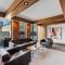 Stylish Condo with Exclusive Rooftop Pool