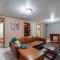 Spacious family home with Hockey Table & Huge Yard Escape - دنفر
