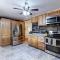 Spacious family home with Hockey Table & Huge Yard Escape - دنفر