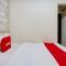 OYO Life 90606 Glass House Citraland Syariah