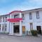 Super OYO 91350 Garden Hostel