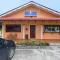 OYO 90561 Awan Biru Motel