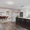 Modern holiday home in Hobart - Stunning Mountain & Water views