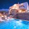 Grey Grand Villa Private Pool - Hania