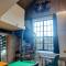 Converted factory loft apartment - Free parking with no height restrictions x 2