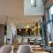 Converted factory loft apartment - Free parking with no height restrictions x 2
