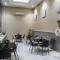 SUPER OYO Capital O 92066 Papakoel Hotel & Cafe