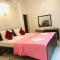 BLUE WHALES HOTEL