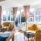 Modern and Spacious Home From Home 1 mile from M1 - with Netflix, Prime Video, PS5, free parking, superfast WiFi, BBQ - Sleeps 11 - By Brightleap Apartments
