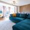 Modern and Spacious Home From Home 1 mile from M1 - with Netflix, Prime Video, PS5, free parking, superfast WiFi, BBQ - Sleeps 11 - By Brightleap Apartments