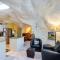 Less Than 6 Mi to Arlington Whimsical Stone Abode! - Sandgate