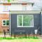 Charming 2-Bedroom Flat with a Garden and Free Parking at Abingdon