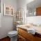 Little Bear Lodge - Walk to Shuttle, Fireplace, Deck, Barbecue - بيغ بير لاكي